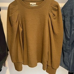 Ruffled sleeve shirt